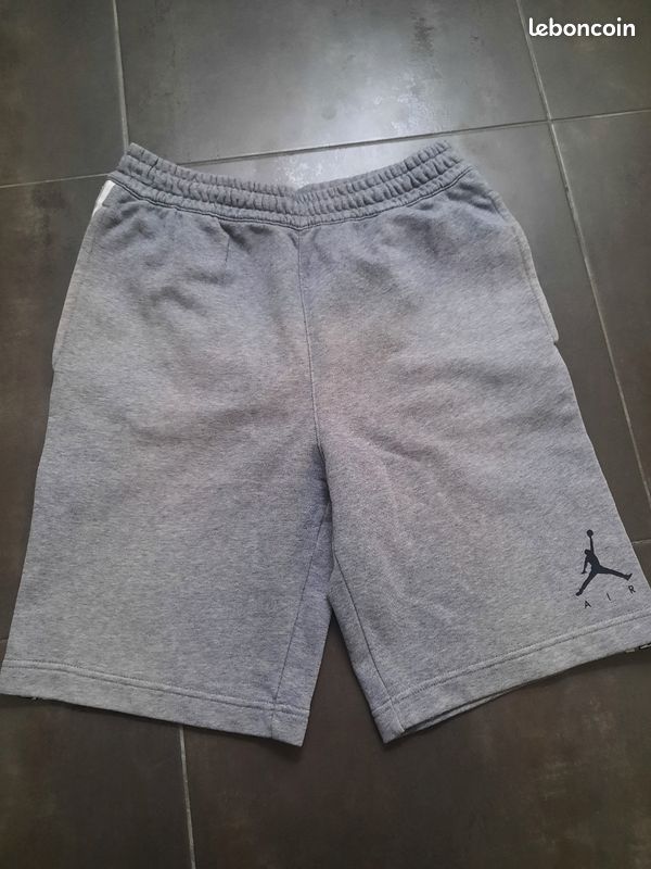 Short Jordan taille S (image 1)