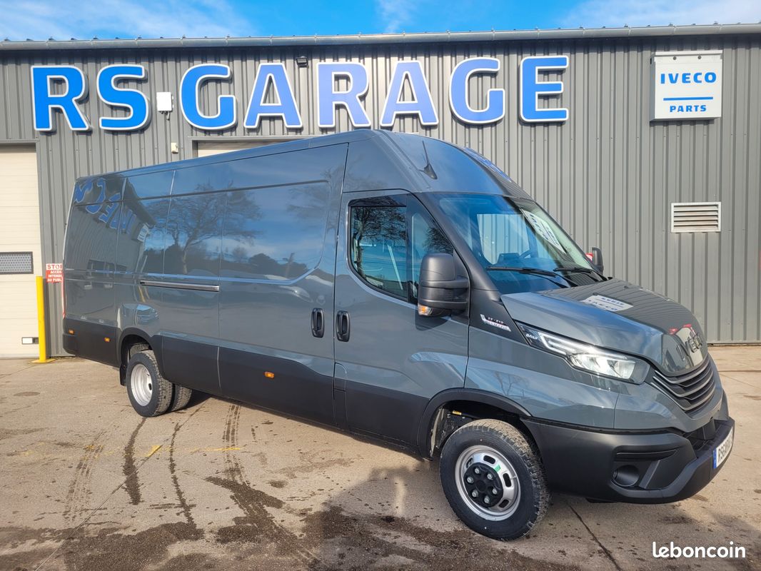 IVECO DAILY 35C21 HA8 V16 FOURGON PACK COMFORT PLUS + PACK STYLE + KEYLESS 03 PLACES comme NEUF avec ATTELAGE / MOTEUR 3 LITRES / CAMÉRA / SUSPENSION RENFORCÉE 07 LAMES ( Prix de Vente 52 990 HT ) (image 1)