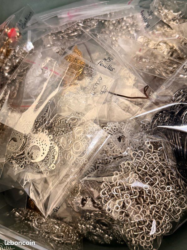 Les ateliers bijoux - 8 bijoux feel good à créer - kit loisir créatif