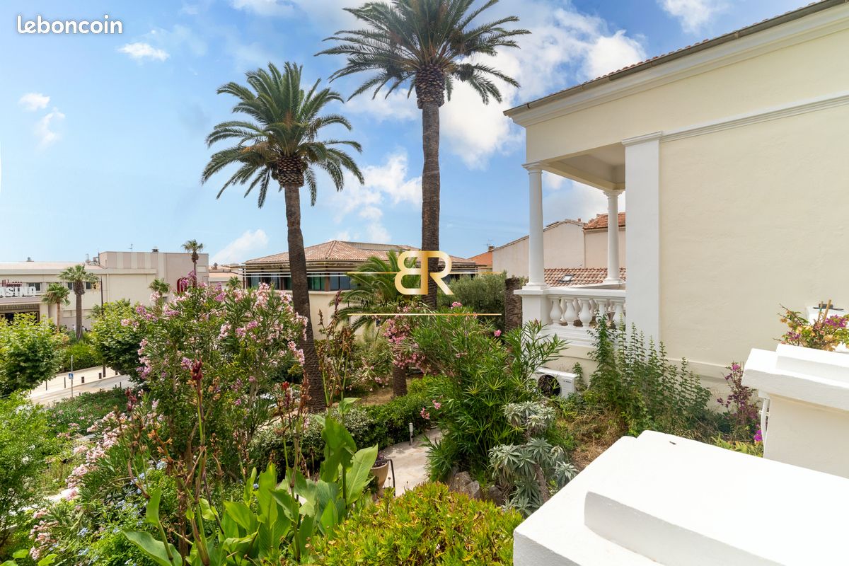 Maison 8 pièces 230 m² · à Bandol · 230 m² · 1 980 000 €