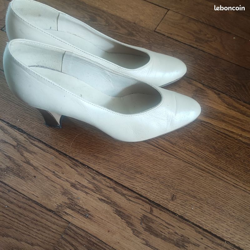Très belle paire de chaussures beige acheter pour un mariage pour femme (image 1)