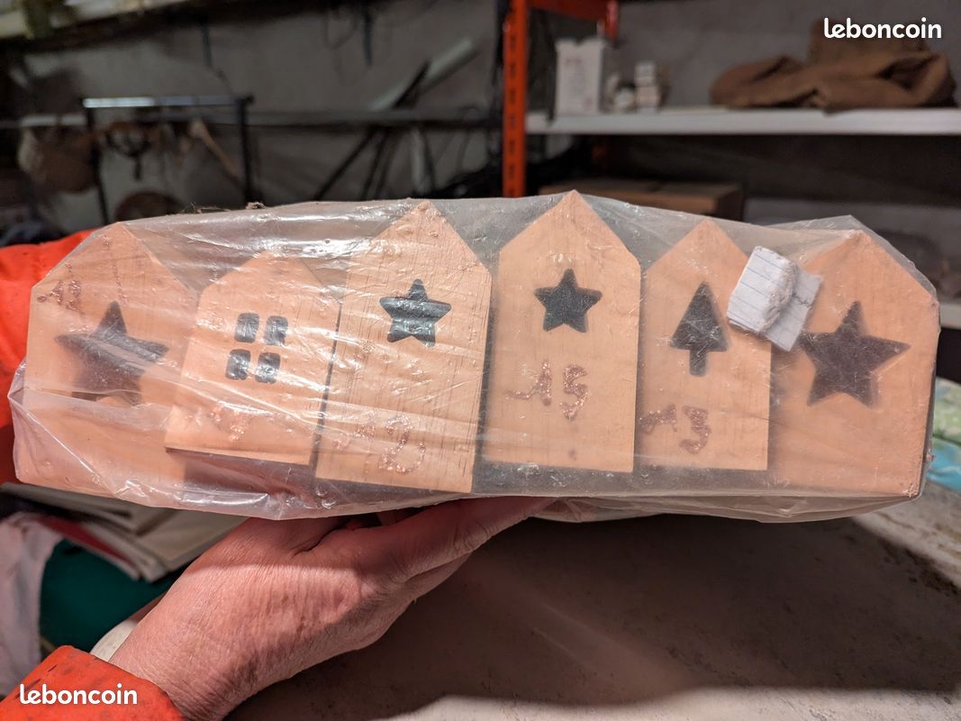 Maisonnettes en bois pour déco / calendrier de l’avent – Lot complet (image 1)