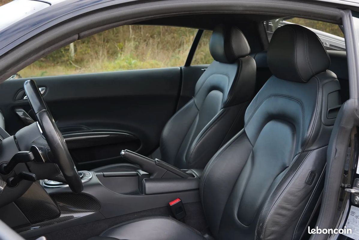 Audi R8 5.2 V10 FSI 525ch R tronic 6 - Suivi d'entretien / HiFi Bang&Olufsen / Caméra de recul / Pack Carbone / Maintien de charge (image 10)