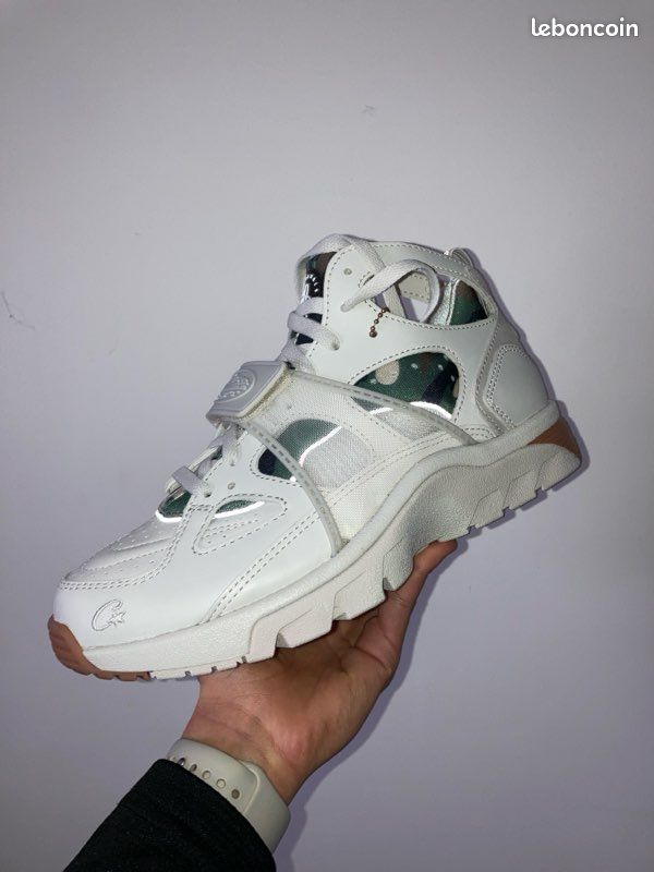 Corteiz x Nike Air Trainer Huarache Light Bone Chaussures
