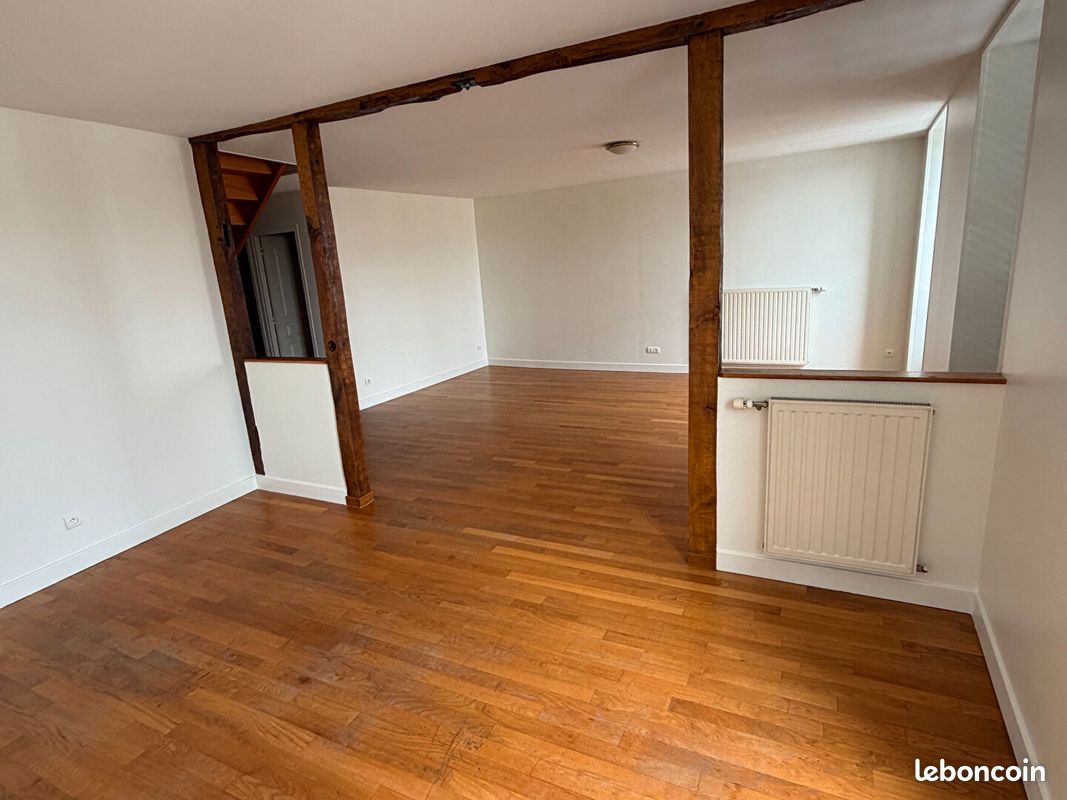 Appartement 5 pièces 130 m² · à La Châtre · 130 m² · 700 €/mois