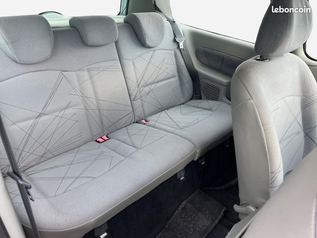 RENAULT CLIO 1.2i 16V II BERLINE Authentique PHASE 2 (image 16)