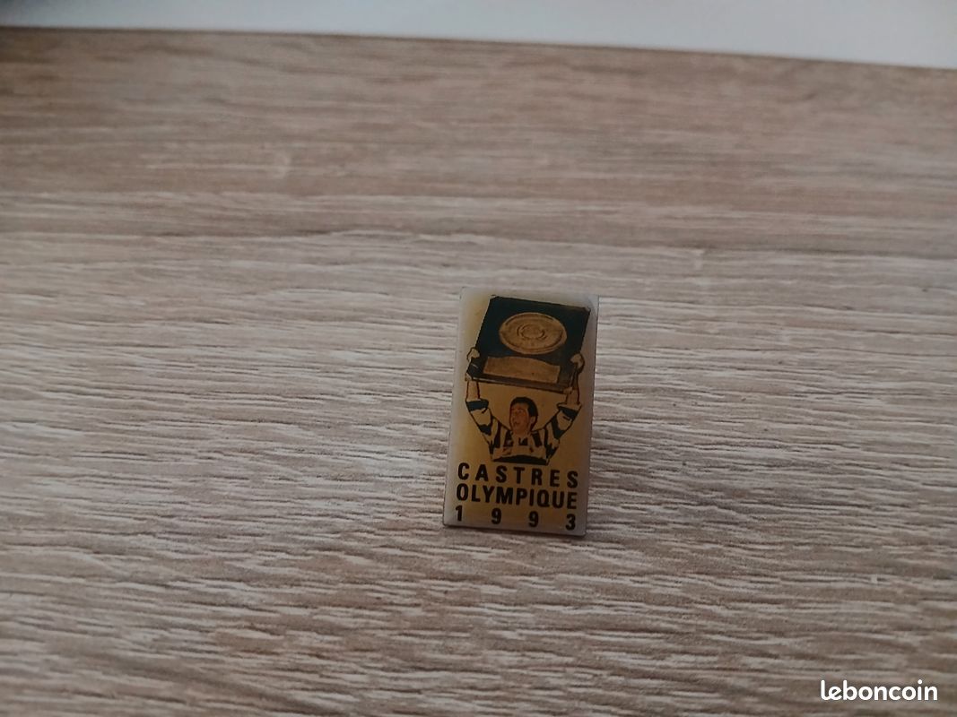 Pin's Vintage Rugby XV France - Club Olympique St Lary (Occasion)