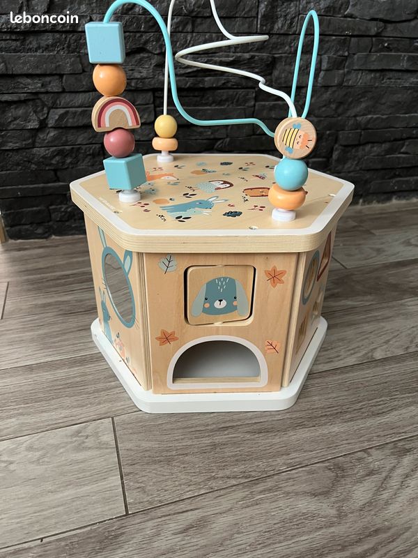 Grand cube d’activités bébé (image 2)