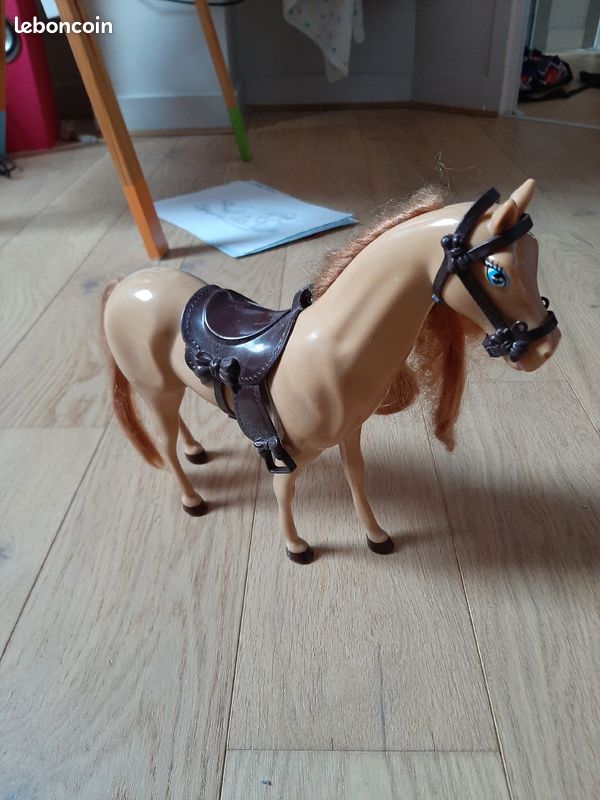 Cheval de Barbie (image 1)