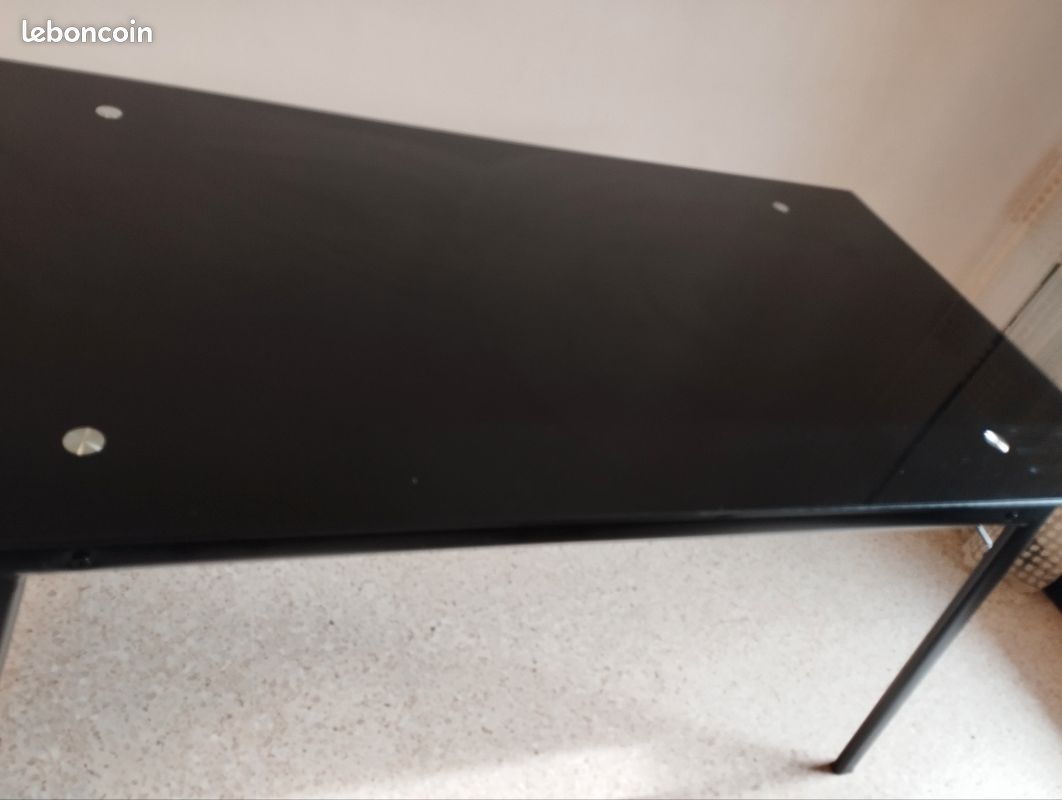 Table (image 5)