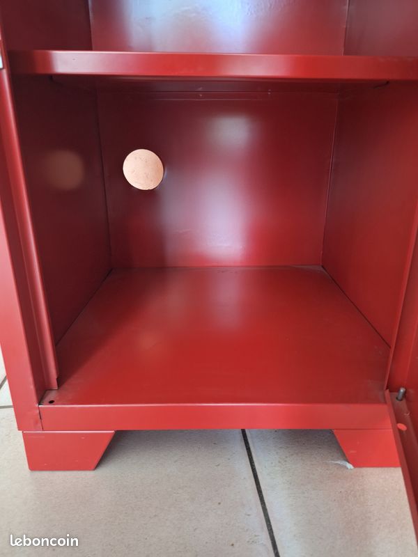 Caisson métallique rouge (image 4)