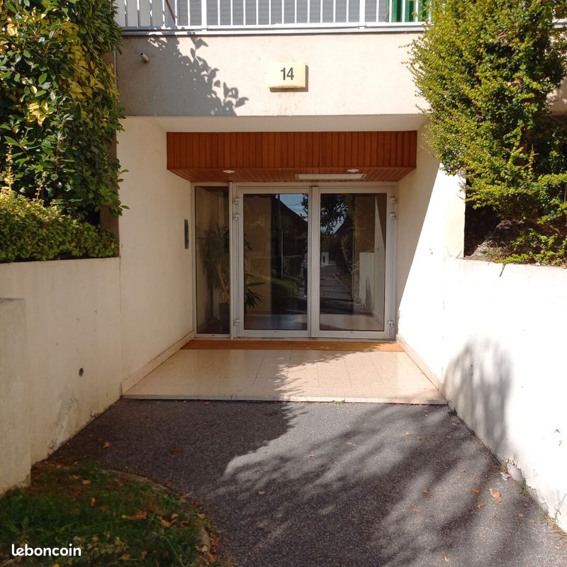 Parking 15 m² · à Marly-le-Roi · 15 m² · 250 €/mois