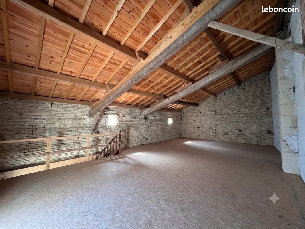 Maison 2 pièces 150 m² · à Arçais · 150 m² · 48 000 €