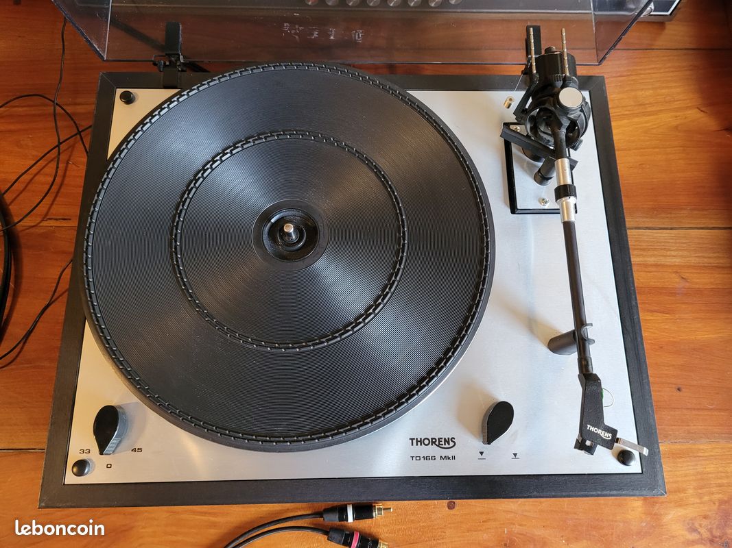 Lot 918 - A Thorens TD280 TurnTable Record Player