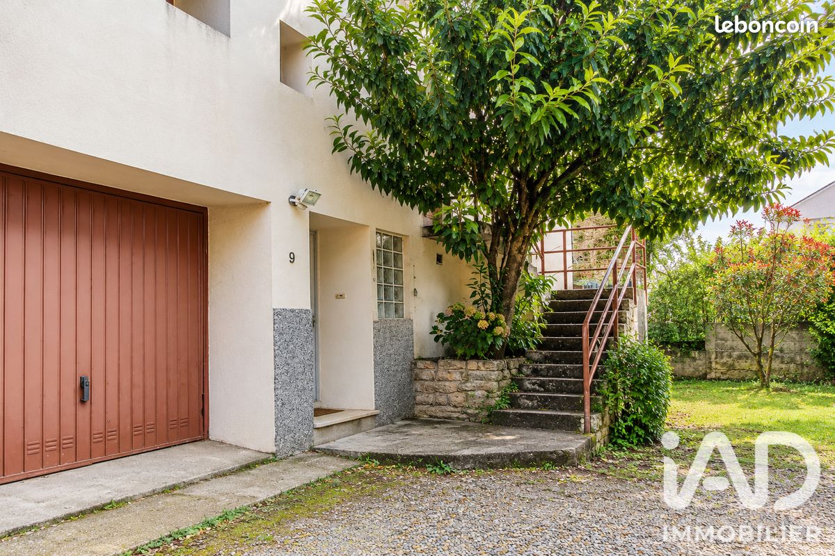 Maison 6 pièces 197 m² · à Montmorot · 197 m² · 235 000 €