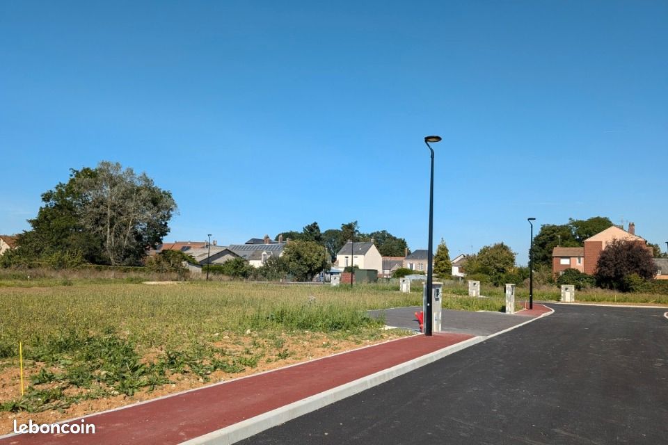 Terrain 608 m² · à Ouarville · 56 000 €