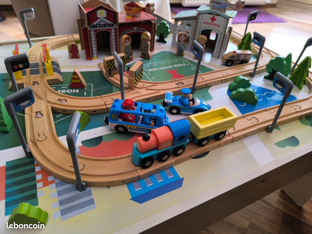 Table d'activités en bois enfant (image 1)