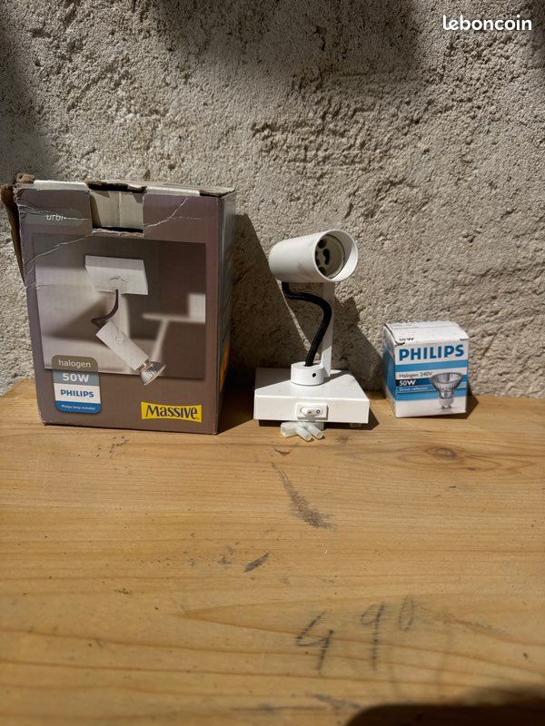 Spot halogène Massive Urbi 50W avec interrupteur – Philips (image 1)