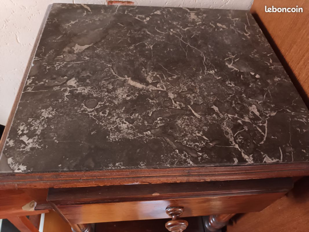 Table de nuit ancienne (image 3)