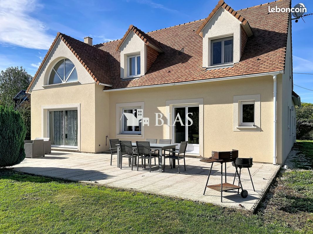 Maison 8 pièces 178 m² · à Bernay · 178 m² · 295 000 €