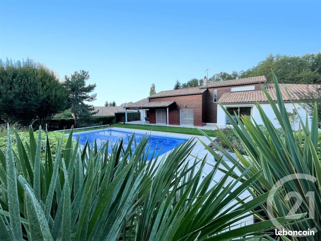 Maison 8 pièces 187 m² · à Puymoyen · 187 m² · 508 800 €
