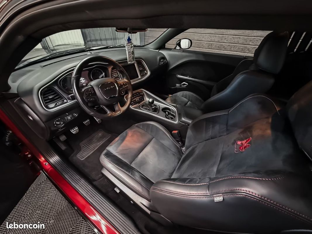 Dodge CHALLENGER Scat Pack Widebody 6.4 V8 HEMI 492 ch BVM – Toit ouvrant – Widebody (image 12)