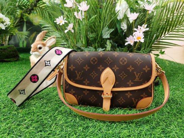 Sacs Louis Vuitton Pochette Félicie Taupe d'occasion