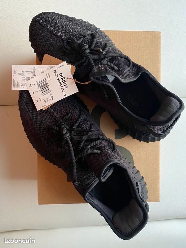 New - adidas yeezy boost 350 v2 onyx usa 10.5 uk 10 eu 44 2/3 (image 1)