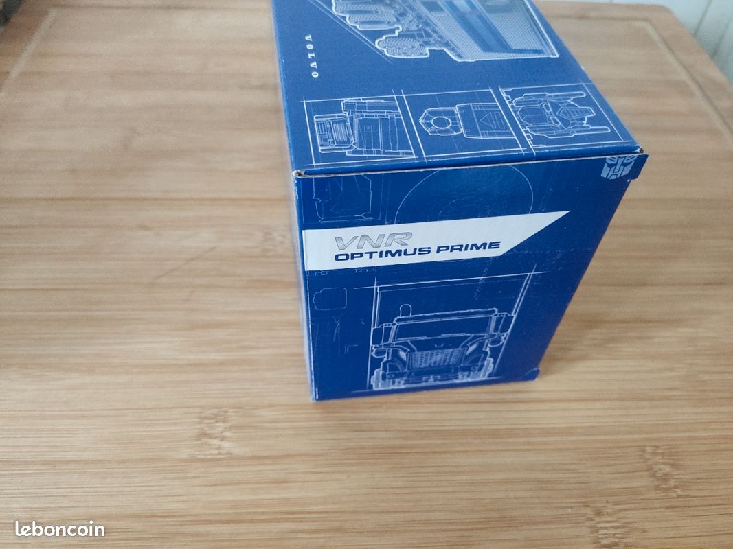 Transformers Optimus Prime Volvo VNR (image 3)
