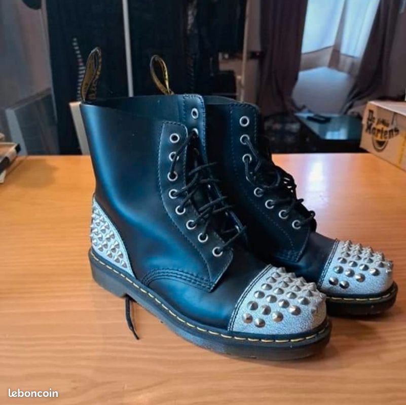 Dr Martens Chaussures Punk Dr Martens Trous Punk Clous DAI Chaussures