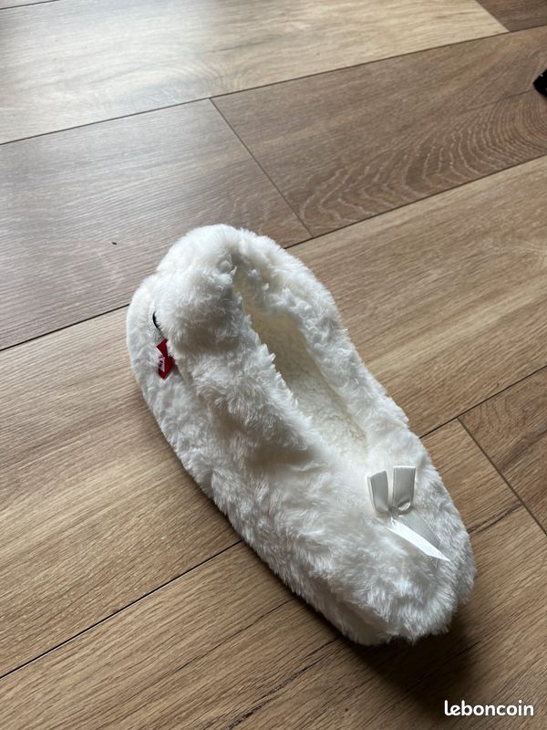 Paire de chaussons femme blanc 38 (image 1)