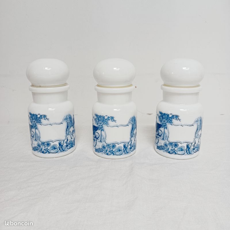 Lot de 3 pots d'apothicaire en opaline (image 1)