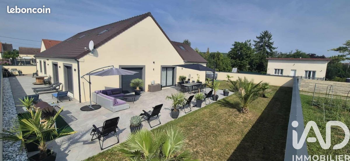 Maison 8 pièces 238 m² · à Courtois-sur-Yonne · 238 m² · 485 000 €