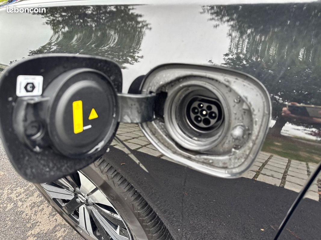 VOLVO XC60 T6 AWD Hybride rechargeable 253 ch+145 ch Geartronic 8 Plus Style Dark (image 8)