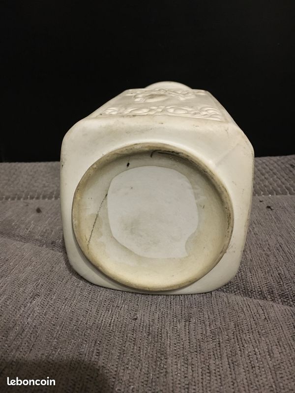 Vase ancien en biscuit (image 3)