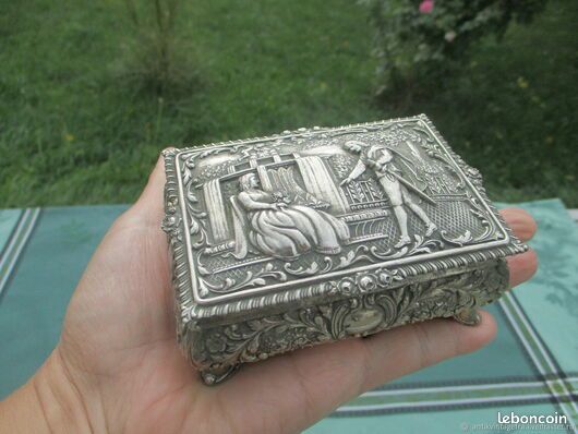Jolie Boîte à Bijoux Ancienne – Coffret Scène Galante – Sans Clé – État D'Usage