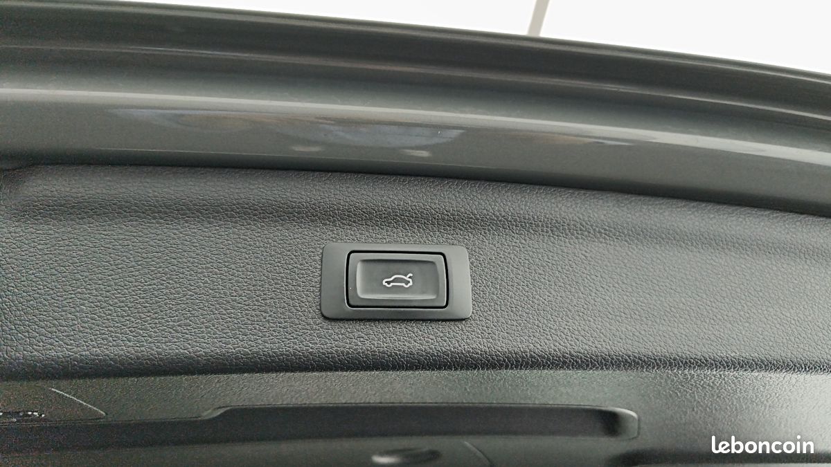 AUDI Q3 45 TFSIe 245 ch S tronic 6 S line + Hayon Elec + camera 360° + smartphone interface (image 12)