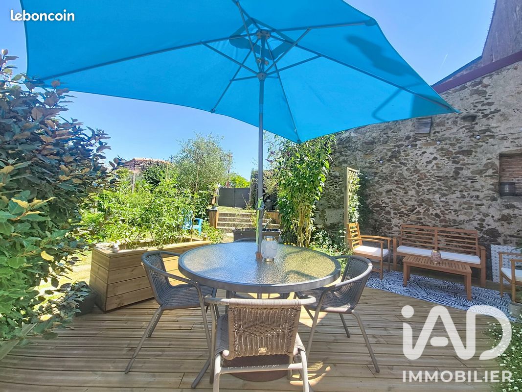 Maison 11 pièces 264 m² · à Port-Saint-Père · 264 m² · 560 000 €