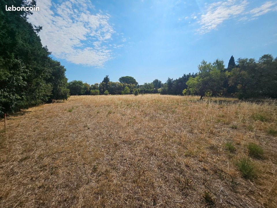 Terrain 370 m² Fontvieille · 190 000 €