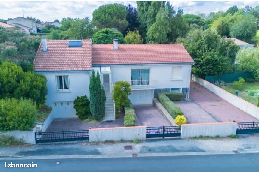 Maison 11 pièces 130 m² · à Saint-Michel-le-Cloucq · 130 m² · 170 000 €