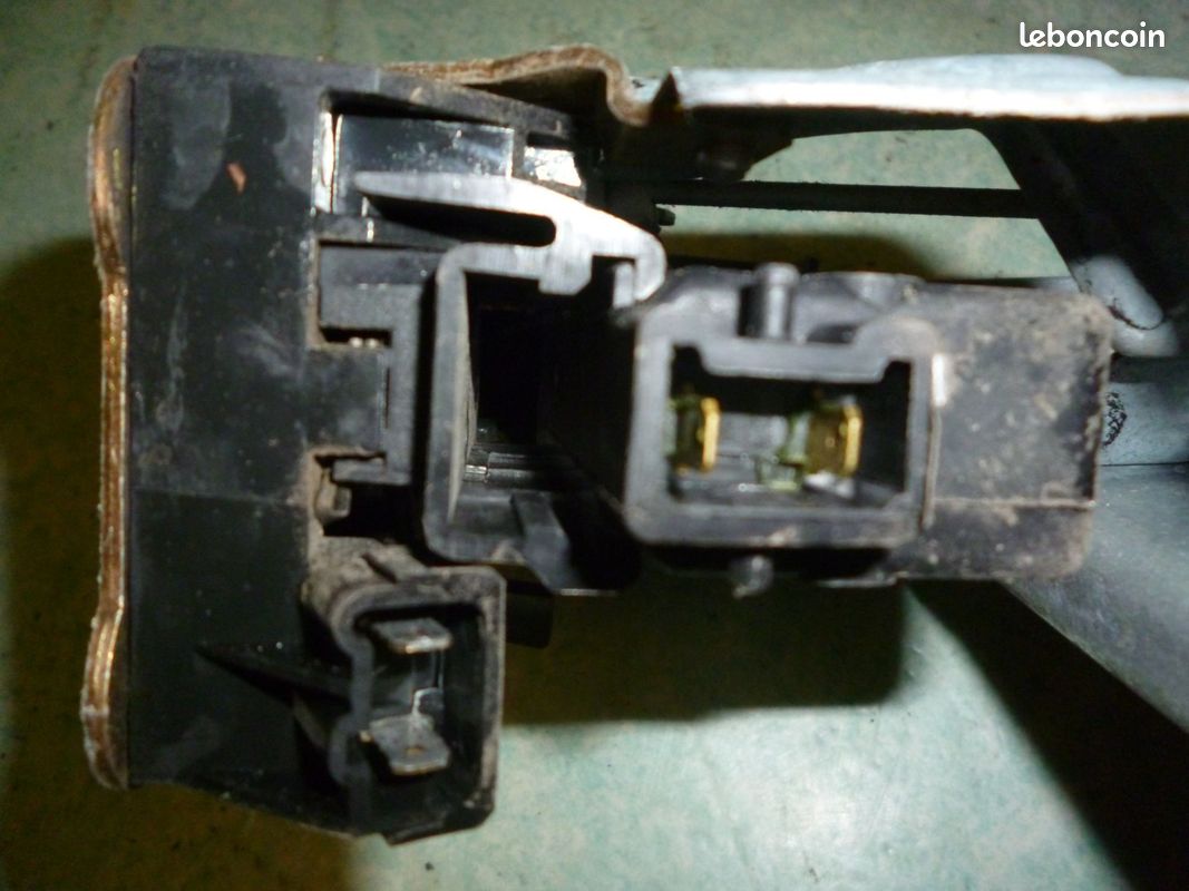 Serrure arriere droit pour RENAULT LAGUNA 3 PHASE 1 d'occasion - Jaqu'Auto