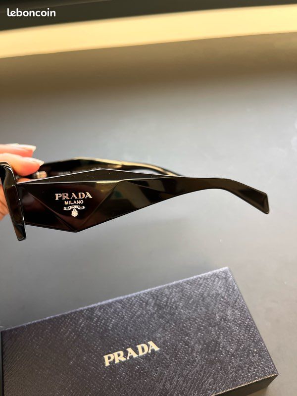 Lunette de soleil Prada symbole neuve (image 15)