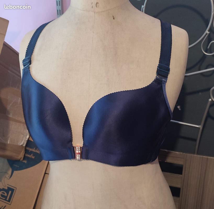 Soutien-gorge bleu dentelle dorsale en forme de papillon. Taille 100C (image 8)