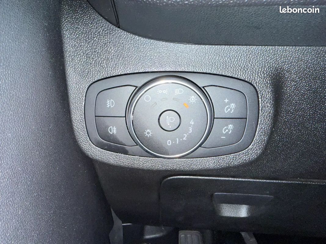 FORD Fiesta 1.0 100ch Titanium - 2019 - Suivi complet - CARPLAY - Bon état général (image 17)