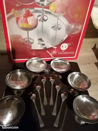 Ensemble vintage de 5 coupes à crème glacée en acier