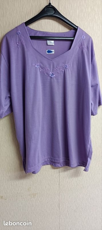 URGENT Lot vêtements femme. Jolie tee shirts élégant. Taille 50/52 à valider jusqu'au 25/6 uniquement (image 4)