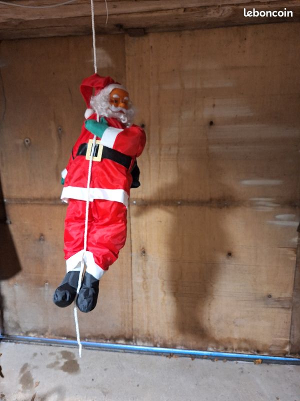 Déco père Noël suspendu extérieur (image 1)
