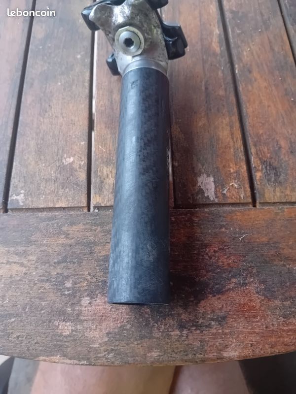 Tige De Selle Campagnolo Record Vintage En Carbone - 32,4 Mm X 350 Mm - NOS (neuf Ancien Stock) Avec Collier