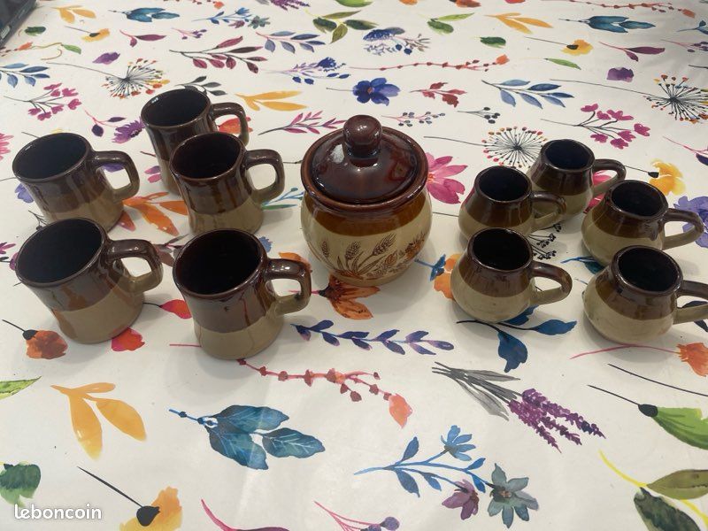 Service à café vintage en grès – 14 tasses + sucrier – Années 70/80 (image 1)