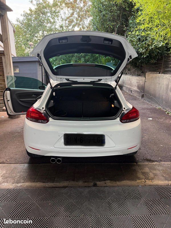 Volkswagen Scirocco 2.0 TDI 140 ch - (image 4)